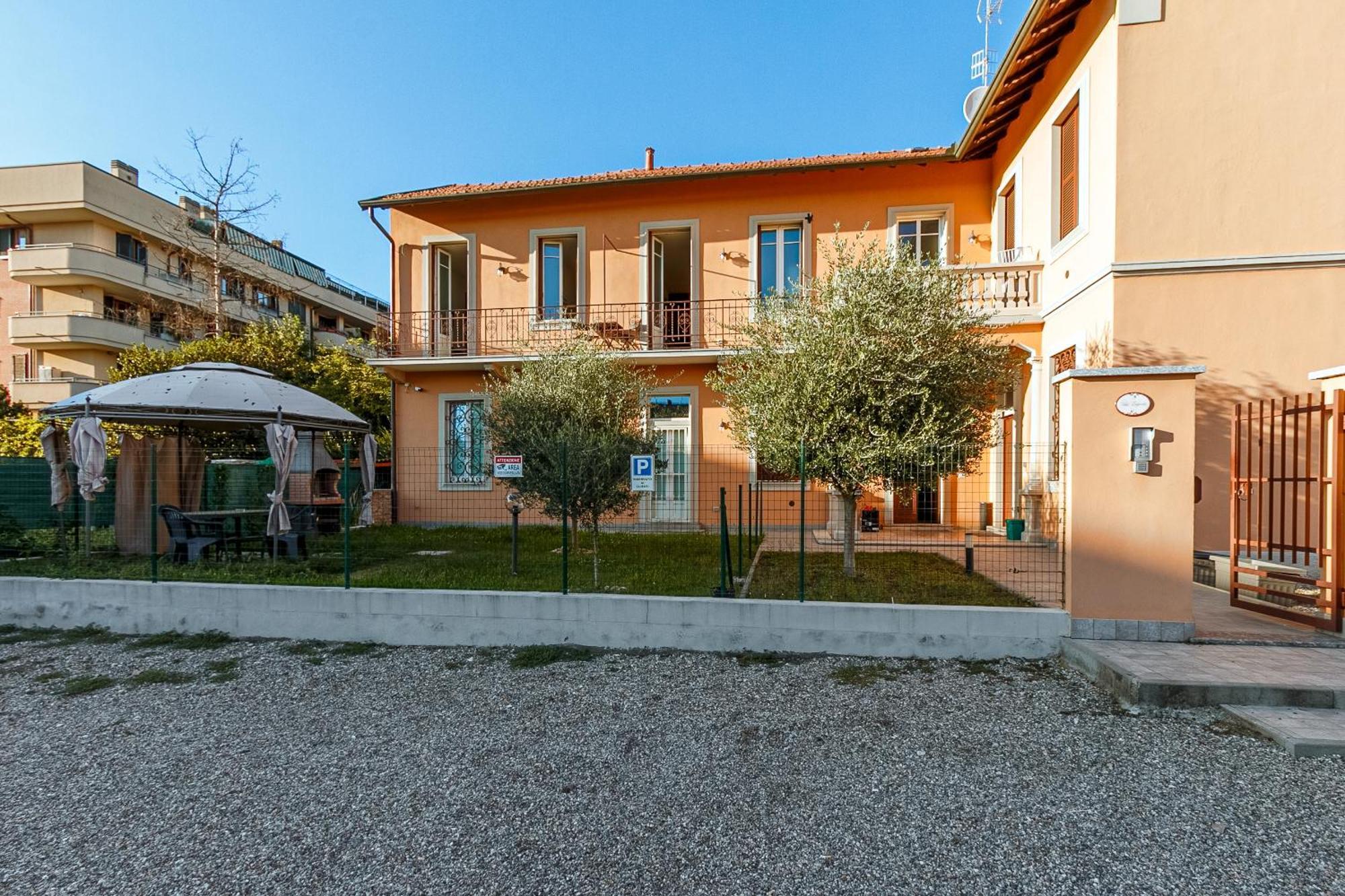 Al 33 Di Via Roma - Apartments Кардано ал Кампо Екстериор снимка