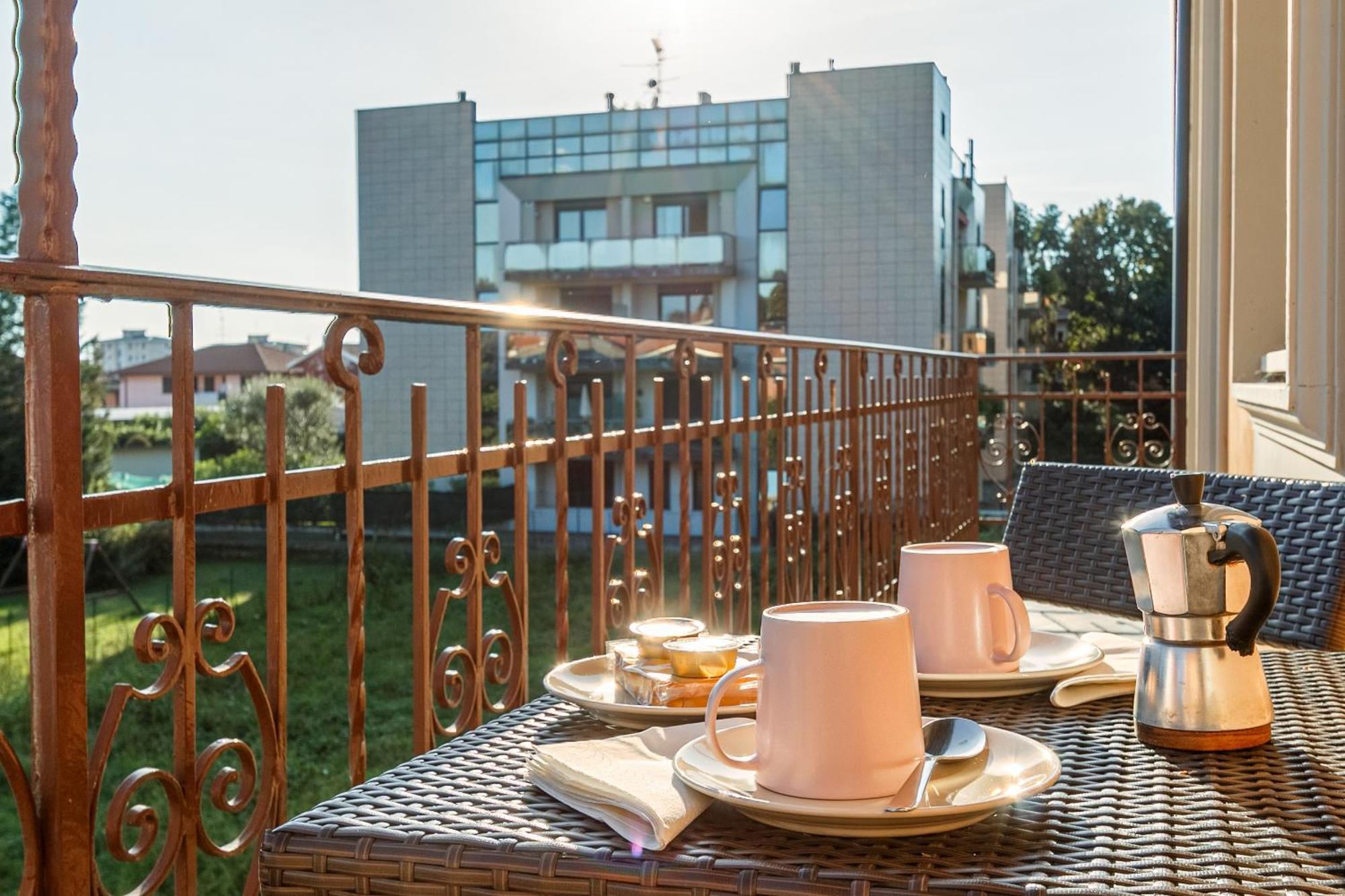 Al 33 Di Via Roma - Apartments Кардано ал Кампо Екстериор снимка