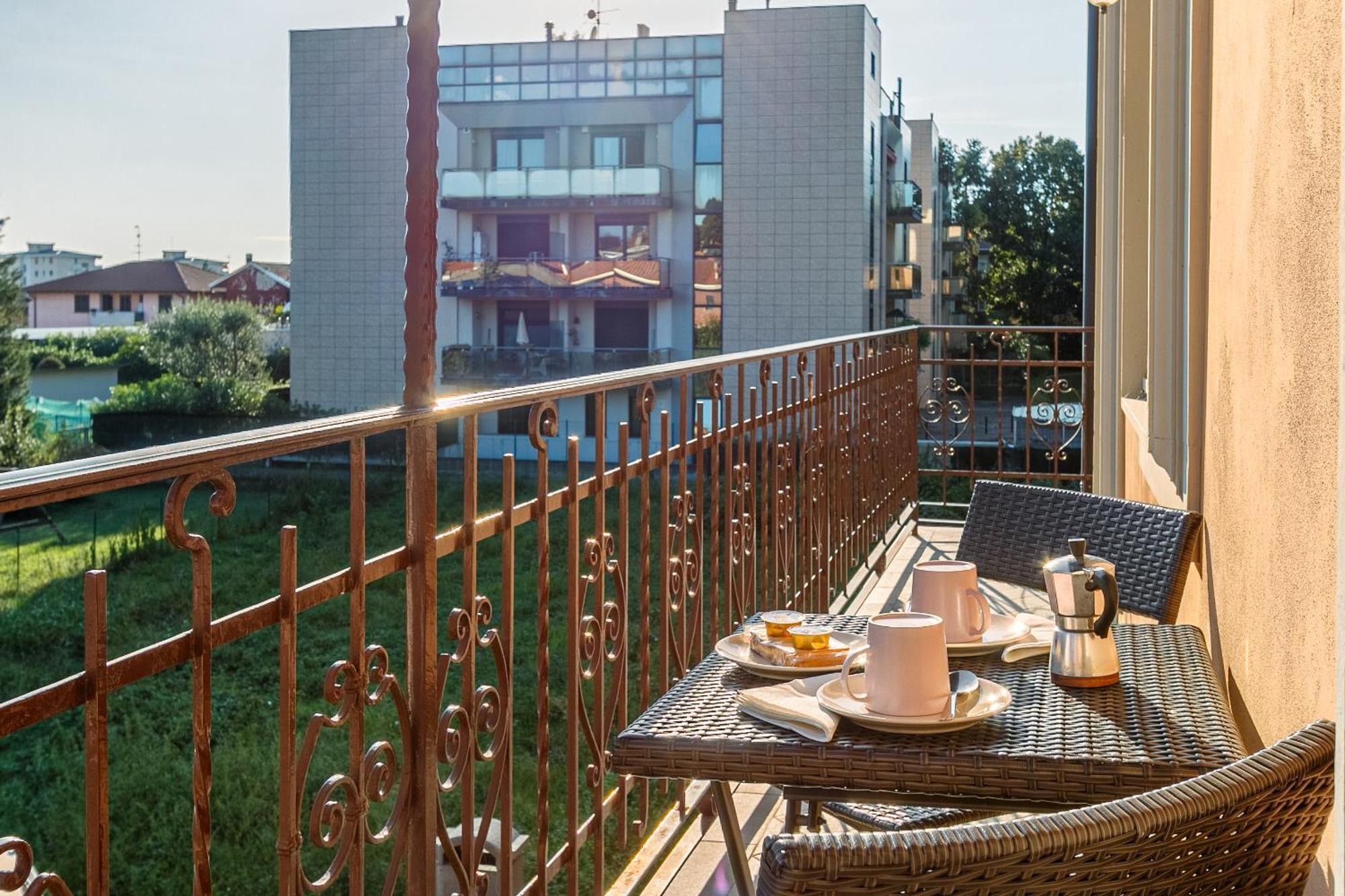 Al 33 Di Via Roma - Apartments Кардано ал Кампо Екстериор снимка